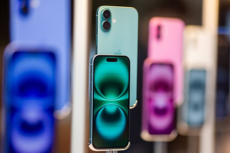 Desde Apple reconocen que la irrupción de la inteligencia artificial podría acabar con los iPhone. Desde Apple reconocen que la irrupción de la inteligencia artificial podría acabar con los iPhone.