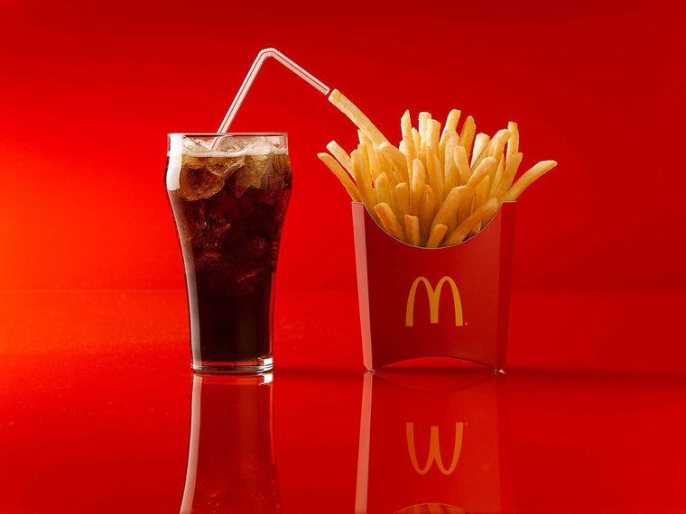 La Coca-Cola del restaurante es mucho más deliciosa pero la razón no son las papas o las hamburguesas...