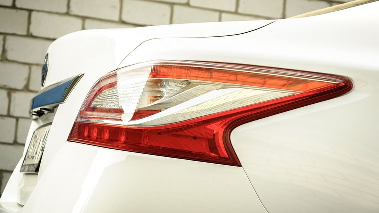 Nissan se enfrenta a críticas por problemas con su auto eléctrico